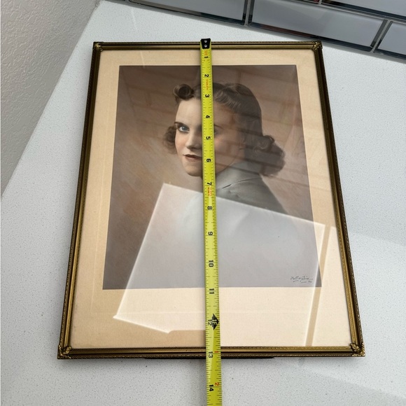 Vintage Picture Photo Frame Gold Tone Woman Girl 1940s Pin Curls - Picture 8 of 9